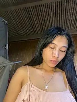 LylyOx9 on StripChat 