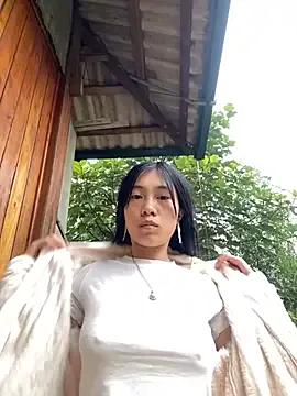 LylyOx9 on StripChat 