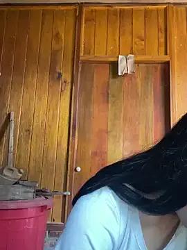 LylyOx9 on StripChat 