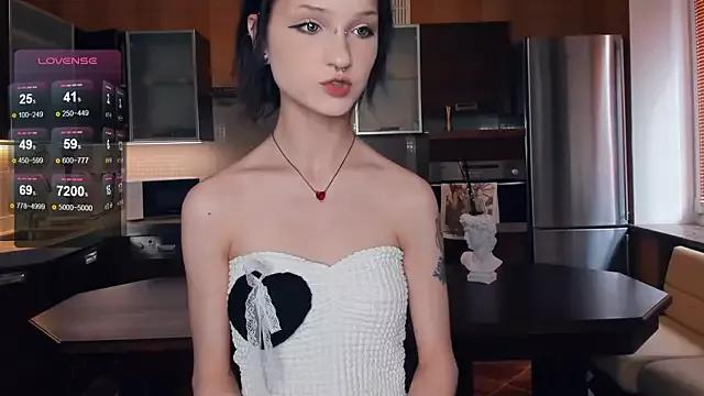 LynneElin from StripChat is Freechat