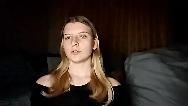 LynteriLain on StripChat