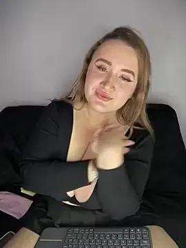 Maddy_Luu from StripChat is Freechat