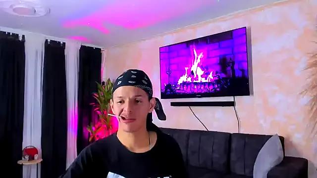 Marcus_and_Tony from StripChat is Freechat