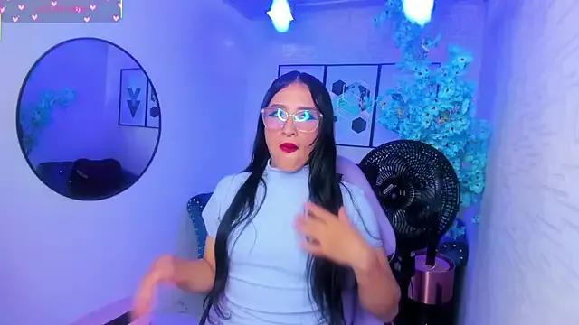 Mariana_reids from StripChat is Freechat