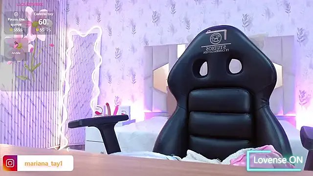 Private MARIANA_TAY1 on StripChat