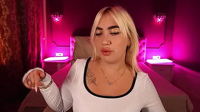 MariellaVV from StripChat is Freechat
