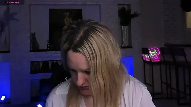 MariemLui from StripChat is Freechat