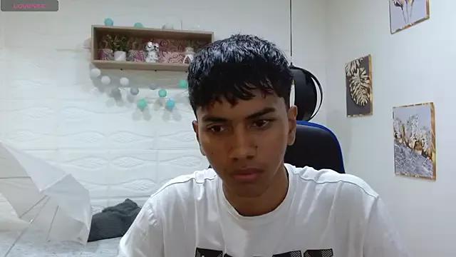 markbowie from StripChat is Freechat