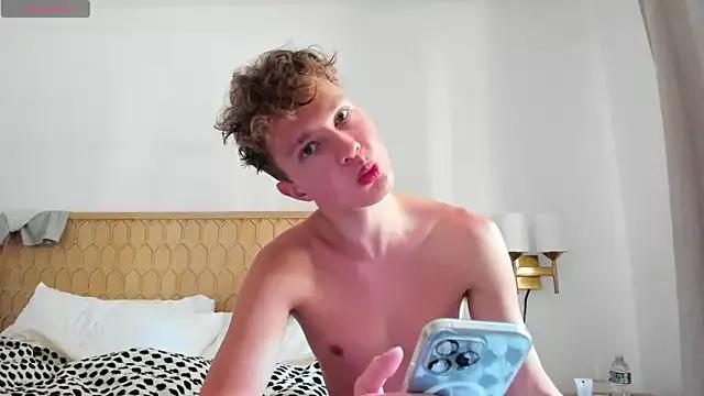 matteo_evans from StripChat is Freechat