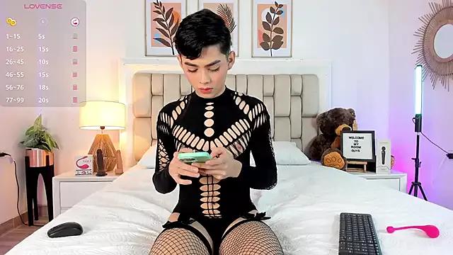 Maxi_little from StripChat is Freechat