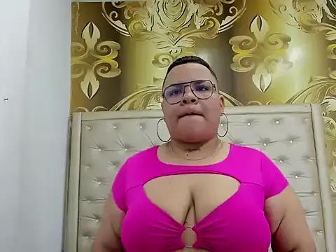 MayaCage from StripChat is Freechat