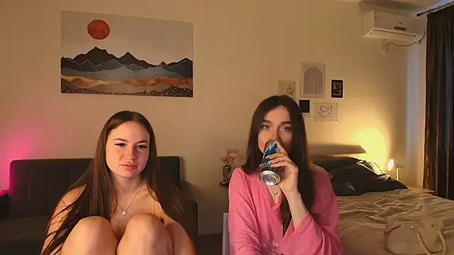 MayaGlow on StripChat