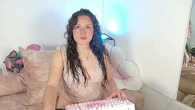 Freechat MeganDolll on StripChat