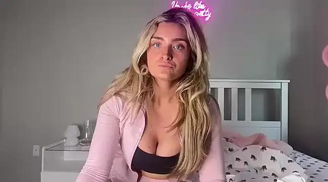meggsworld from StripChat is Freechat