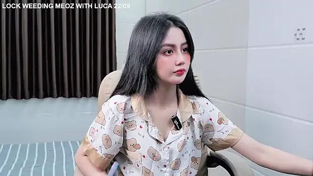 Meozbaby from StripChat is Freechat