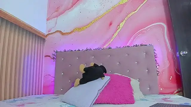 Freechat mia__blaze__ on StripChat