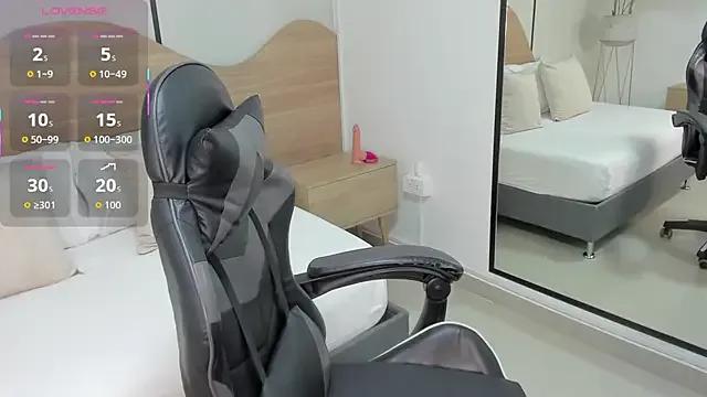 StripChat mia_collins96 is Freechat mia_collins96 — blowjob with a lot of saliva