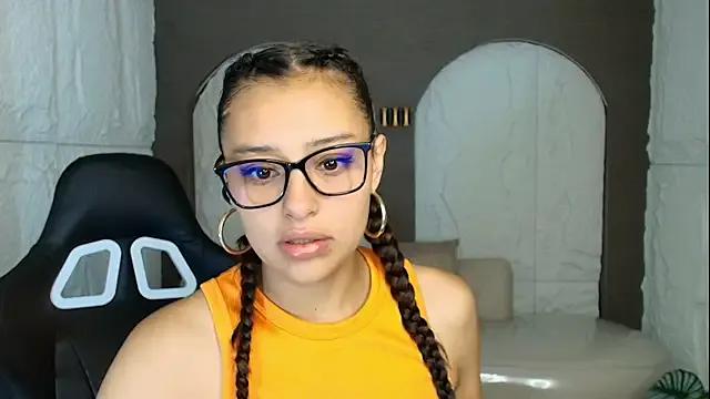 Miah_Jones_r_ from StripChat is Freechat