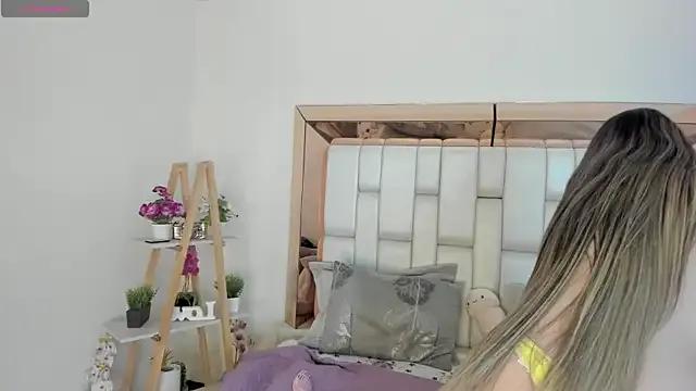 MiaVillalobos from StripChat is Freechat