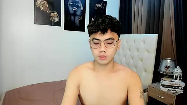 mightyhotcock from StripChat is Freechat