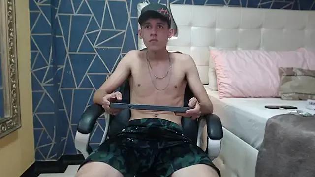 MikeBeneflek from StripChat is Freechat