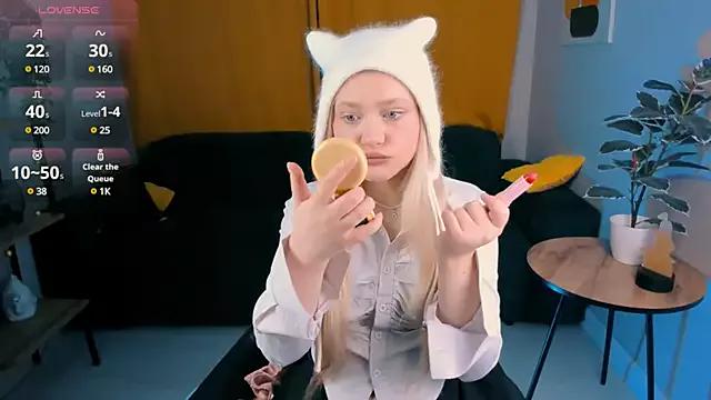 Millie_Vanillie from StripChat is Freechat