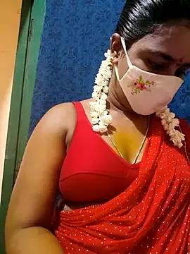 mini-queen from StripChat is Freechat