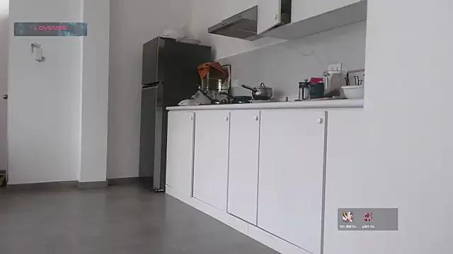 mini_kunis from StripChat