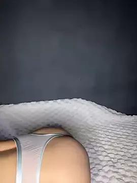 MiraSnis from StripChat is Freechat