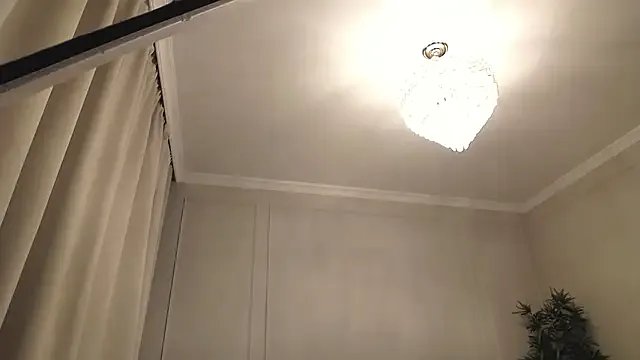 Freechat Miriam_fox on StripChat