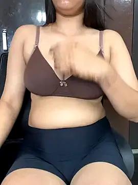 Miss-Ayraa on StripChat