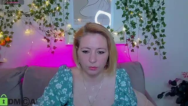 miss_lisaaa on StripChat 