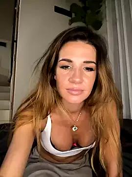 MissBinx from StripChat is Freechat