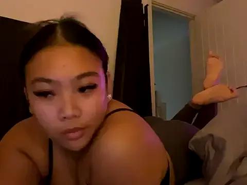 MissCherryyxox from StripChat is Freechat