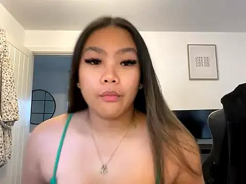 MissCherryyxox on StripChat 