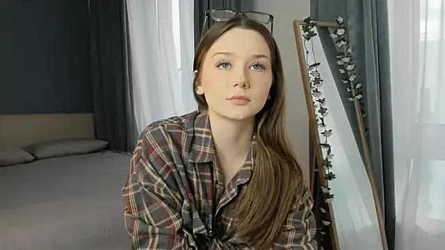 MoiraEmbry from StripChat is Freechat