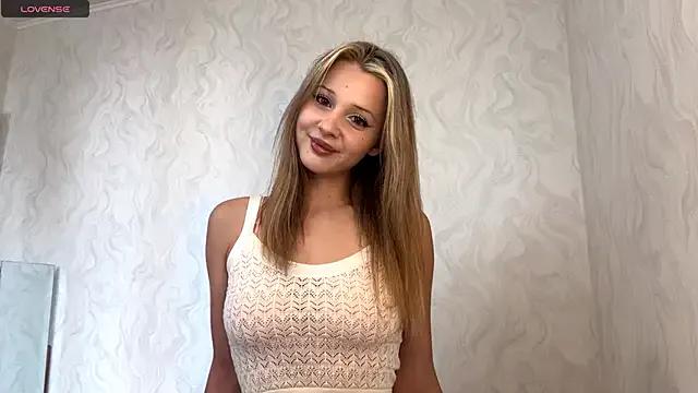 MollyOpenDoors from StripChat is Freechat