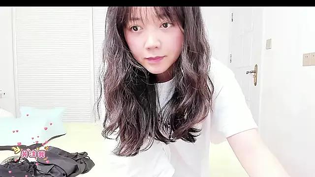 momo-small from StripChat is Freechat