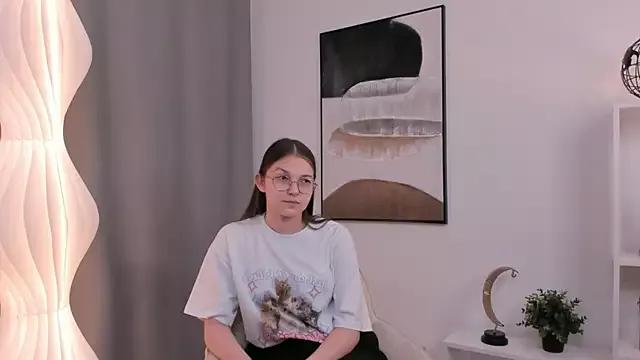 MonaFort from StripChat is Freechat