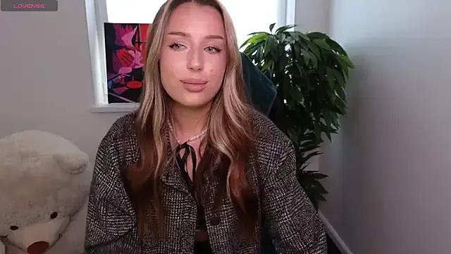 MonicaWeber_ from StripChat is Freechat