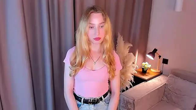 MonikaGreens from StripChat is Freechat