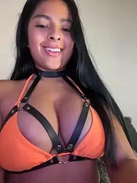 morenaQueen_ — Fuck pussy +oil in boobs