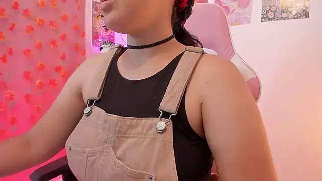 naharasoller on StripChat 