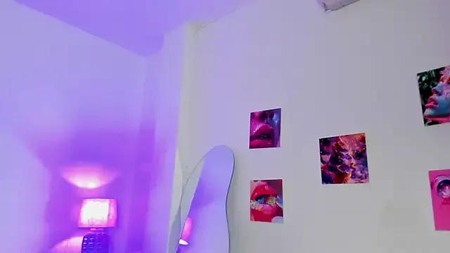 naomy_68 on StripChat