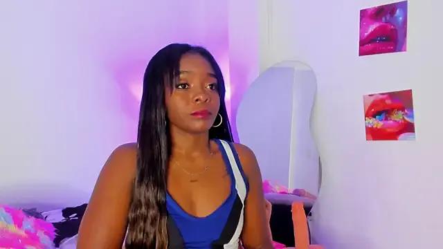 naomy_68 on StripChat