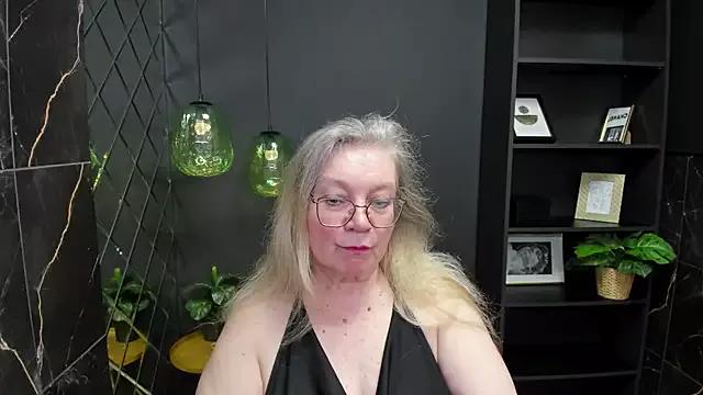 NataliMellow from StripChat is Freechat