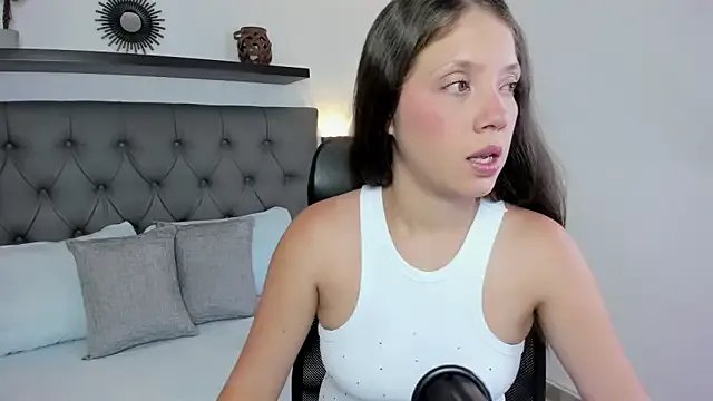 nataly_rodri on StripChat