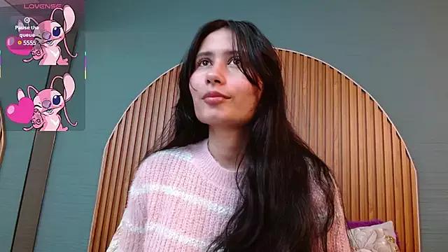 NayeCloud from StripChat is Freechat