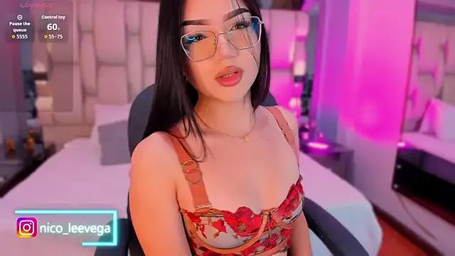 nicoleevega_ from StripChat is Freechat