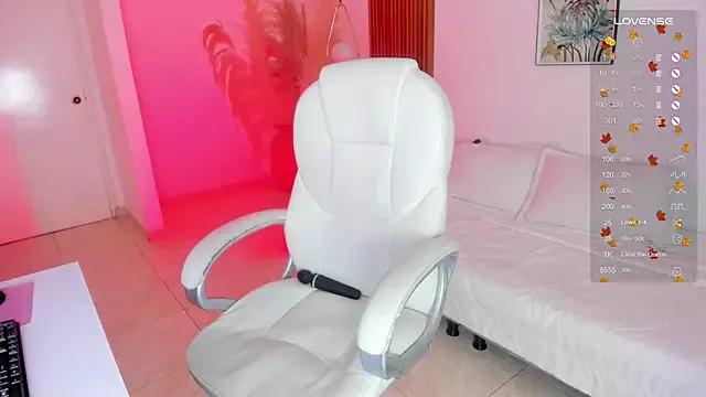 NicolWhite from StripChat is Freechat